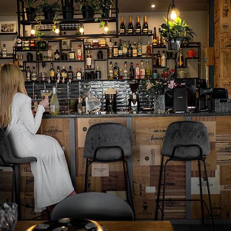 Willa Port Ostroda Exterior photo A woman sitting at a bar
