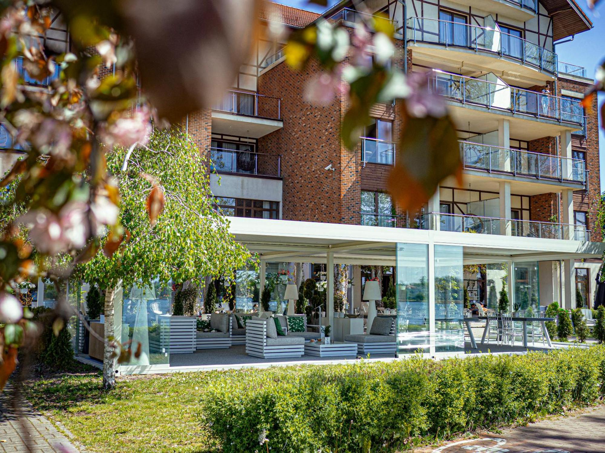 Willa Port Ostroda Exterior photo The hotel's main entrance